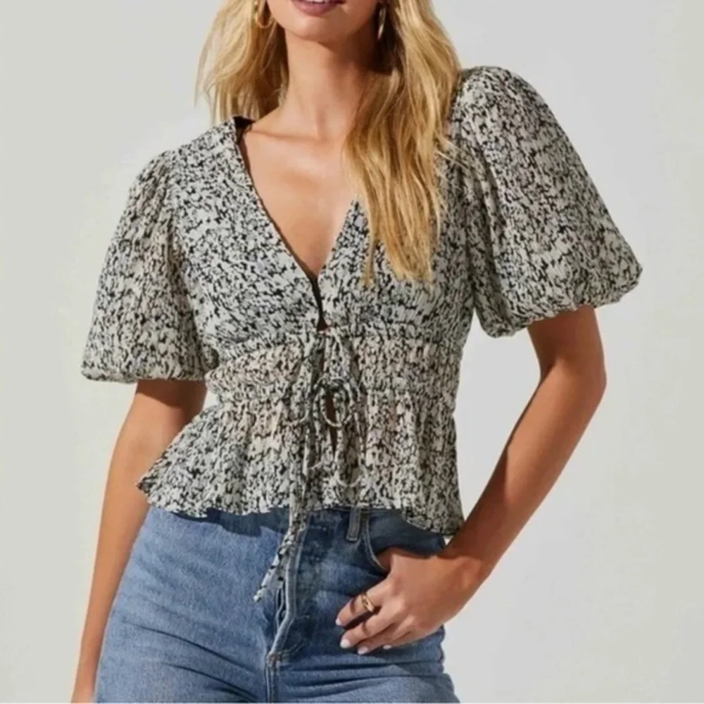 Astr Alexis Black Multi Floral  Puff Sleeve Blouse